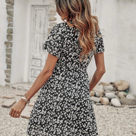 Floral Flutter Sleeve Collar Belted Dress - Picture 2 of 8